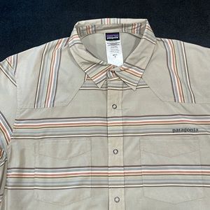 Patagonia men’s M short sleeve camp shirt beige stripe